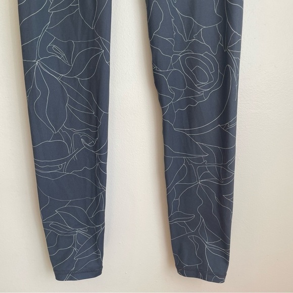 Prana Kimble High Rise Grey Floral Printed Leggings size small lotus cropped S - Picture 5 of 9